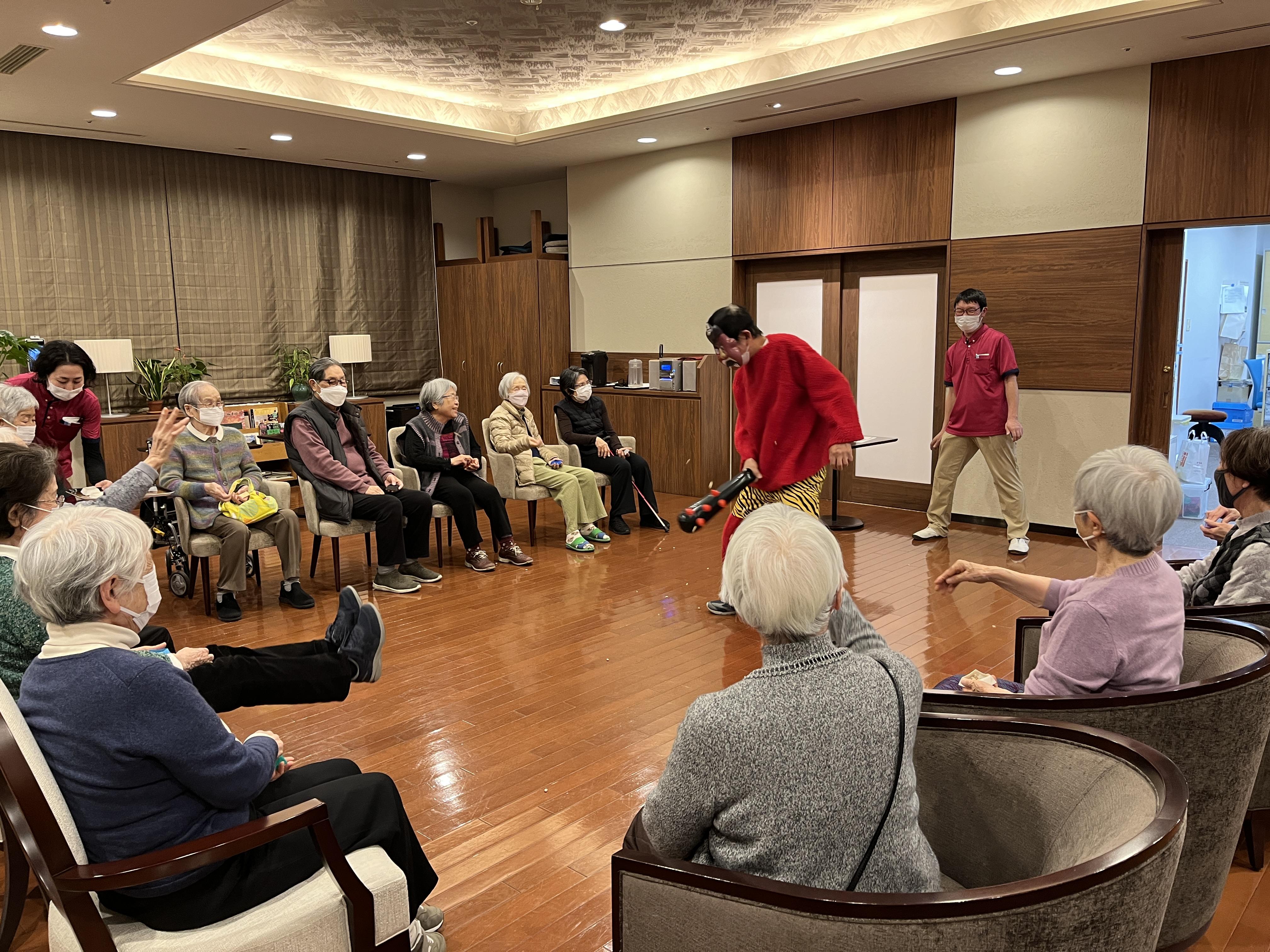 エントランスに鬼登場‼