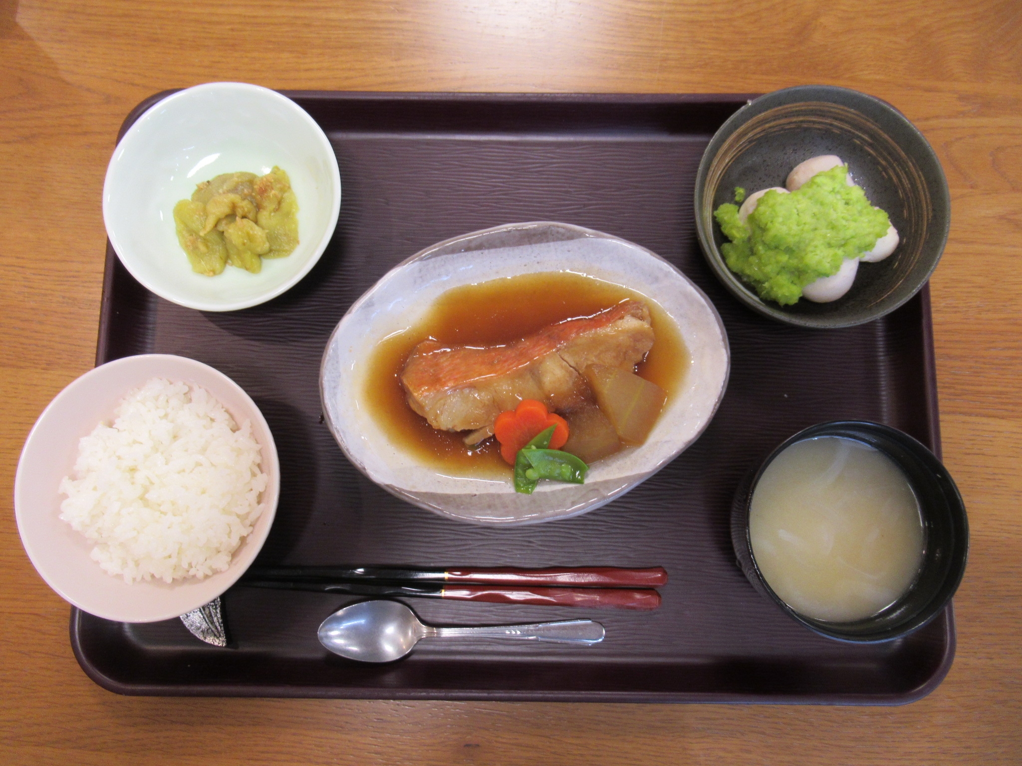 特別食「金目鯛の煮つけ膳」