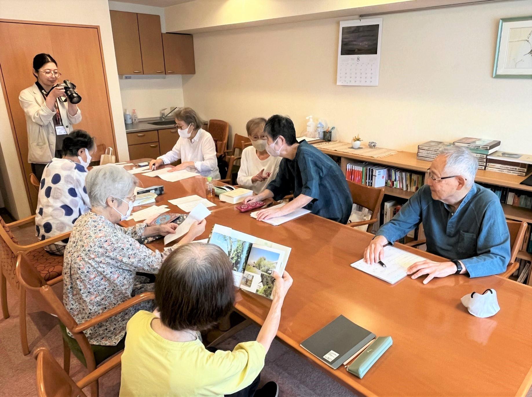 俳句の会『せせらぎ』に広報誌の取材が入りました!