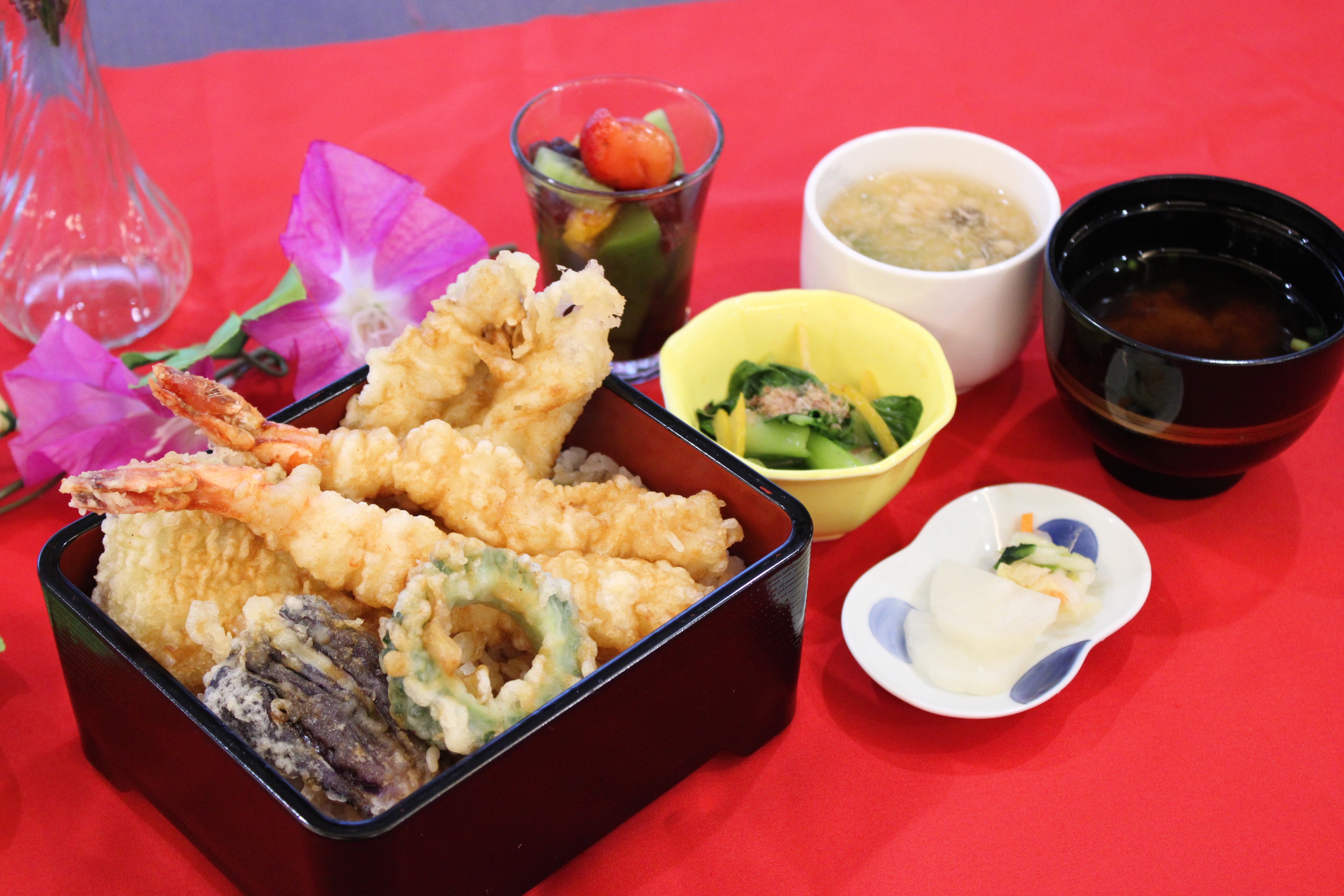 ６月の特別食は天重！