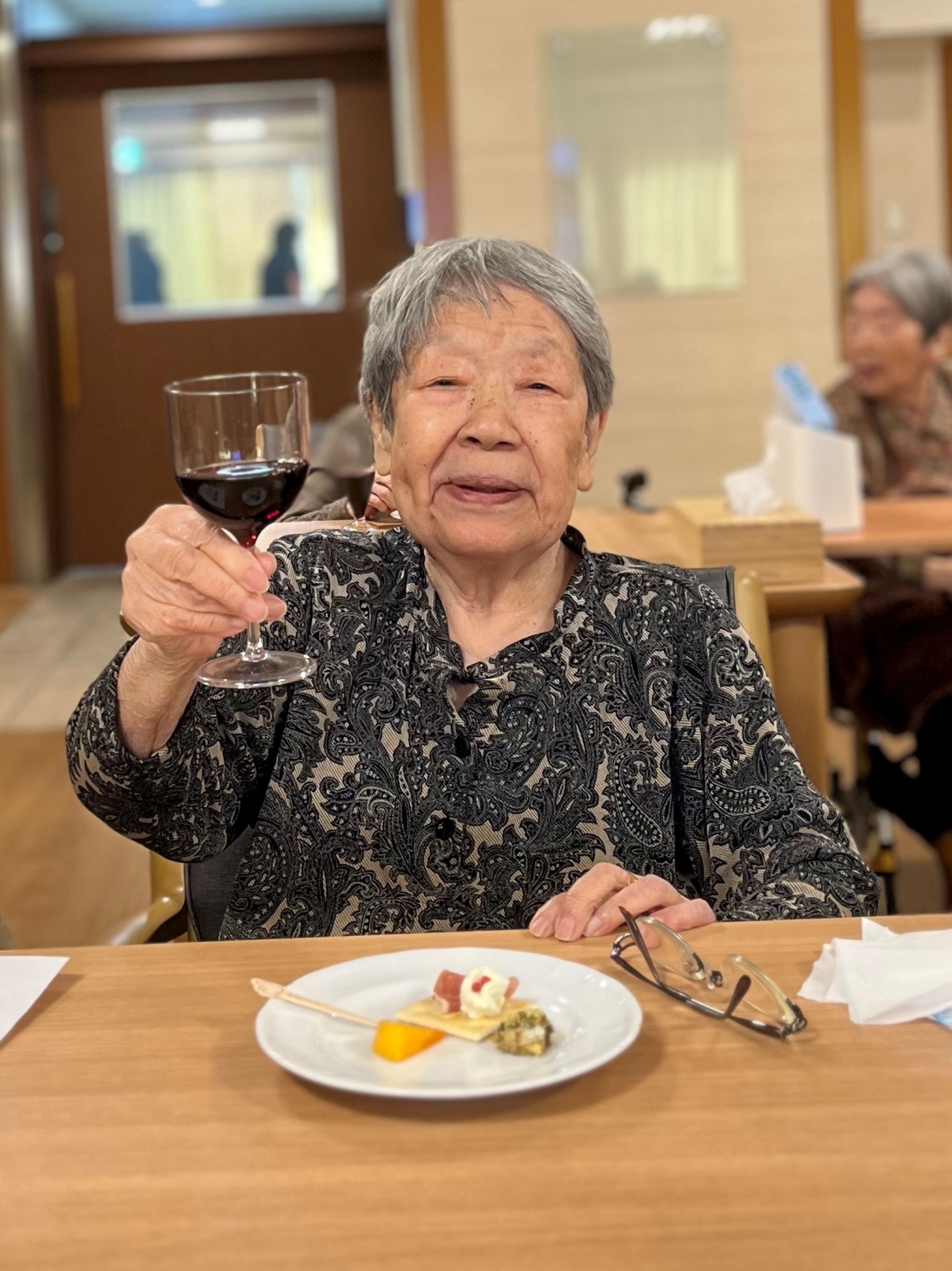 赤・白ワインとおつまみで乾杯！