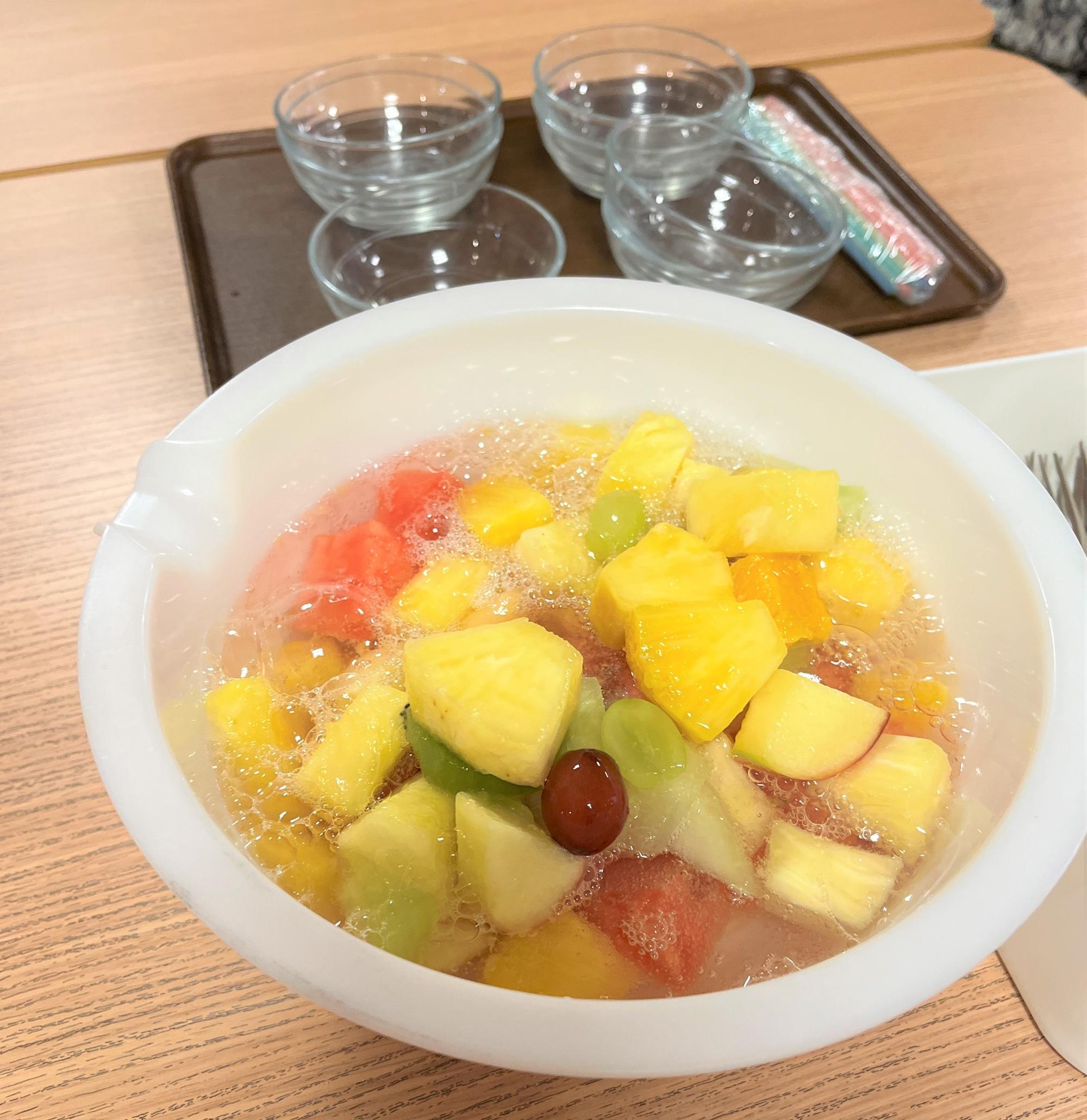 夏の名残を楽しむフルーツポンチ