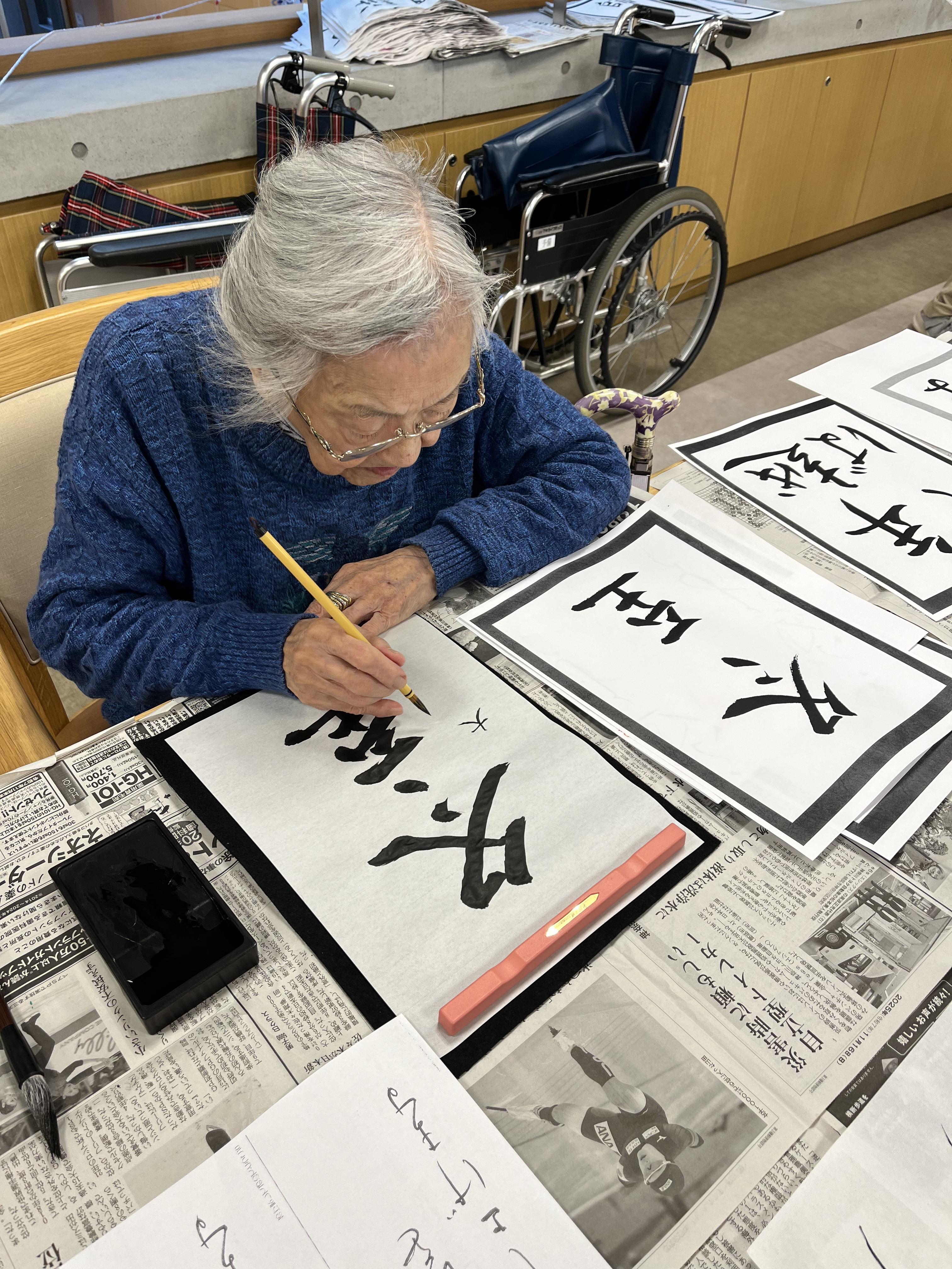 筆先に集中！書道教室