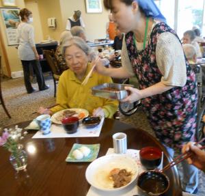 焼けるたびに配膳しています！