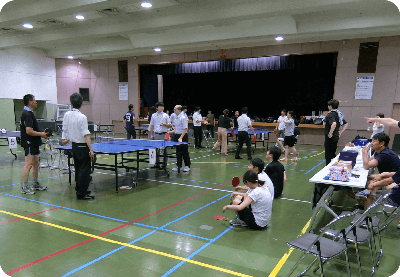 健康増進・レクリエーション_芝本社併設の体育館で開催する「卓球大会」
