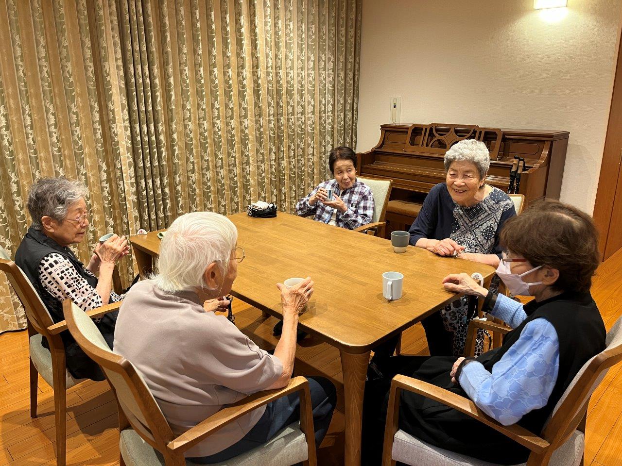 おしゃべり会(夕食後のお茶)②