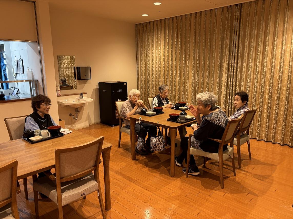 おしゃべり会(夕食後のお茶)③