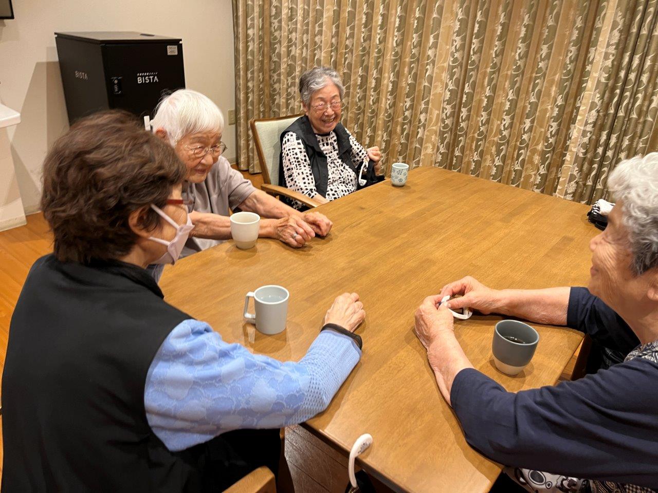 おしゃべり会(夕食後のお茶)④