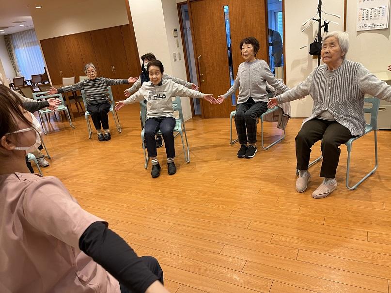 ～理学療法士による「転ばない体づくり体操」を開催しました！～