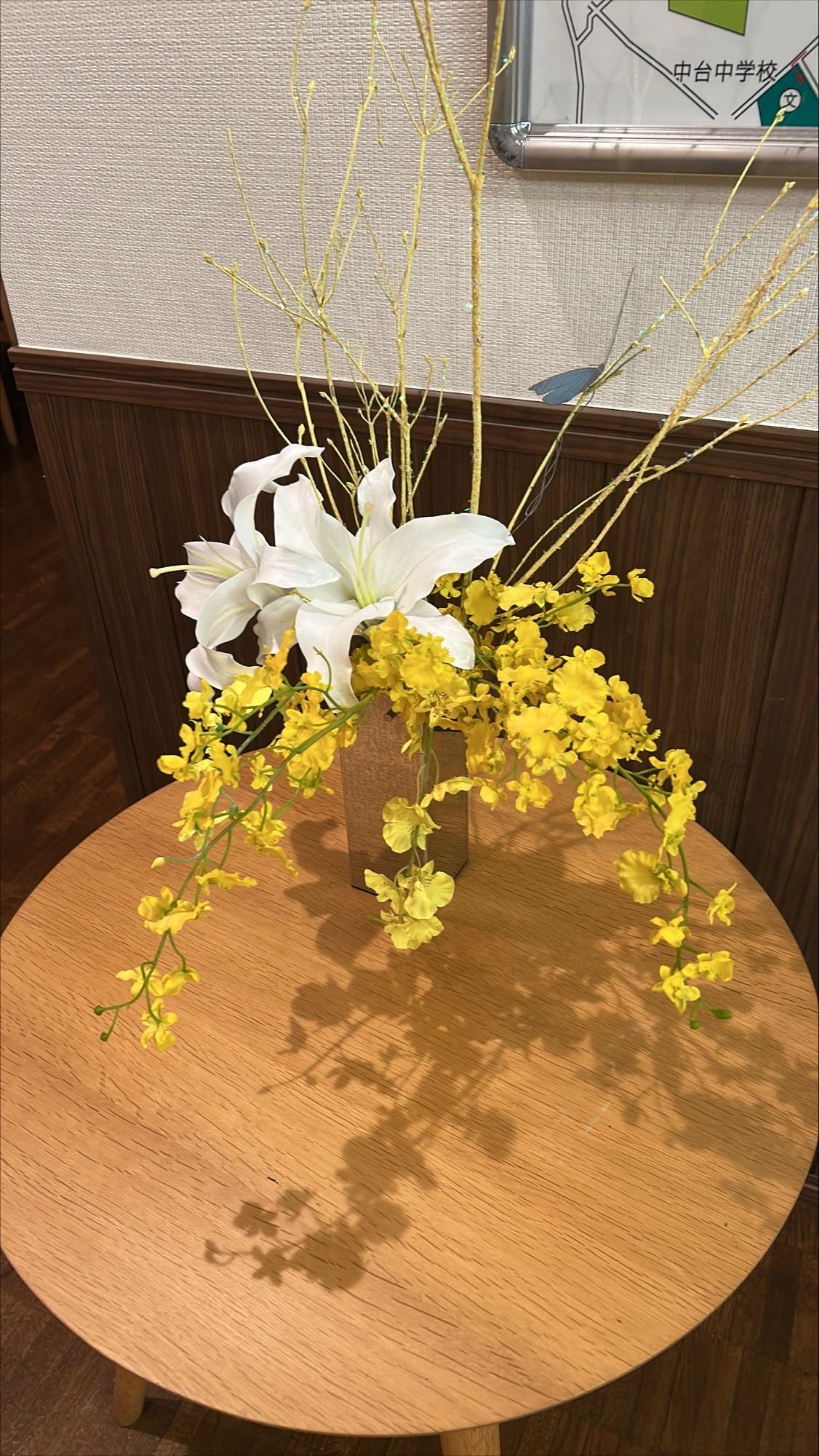 食堂前 花