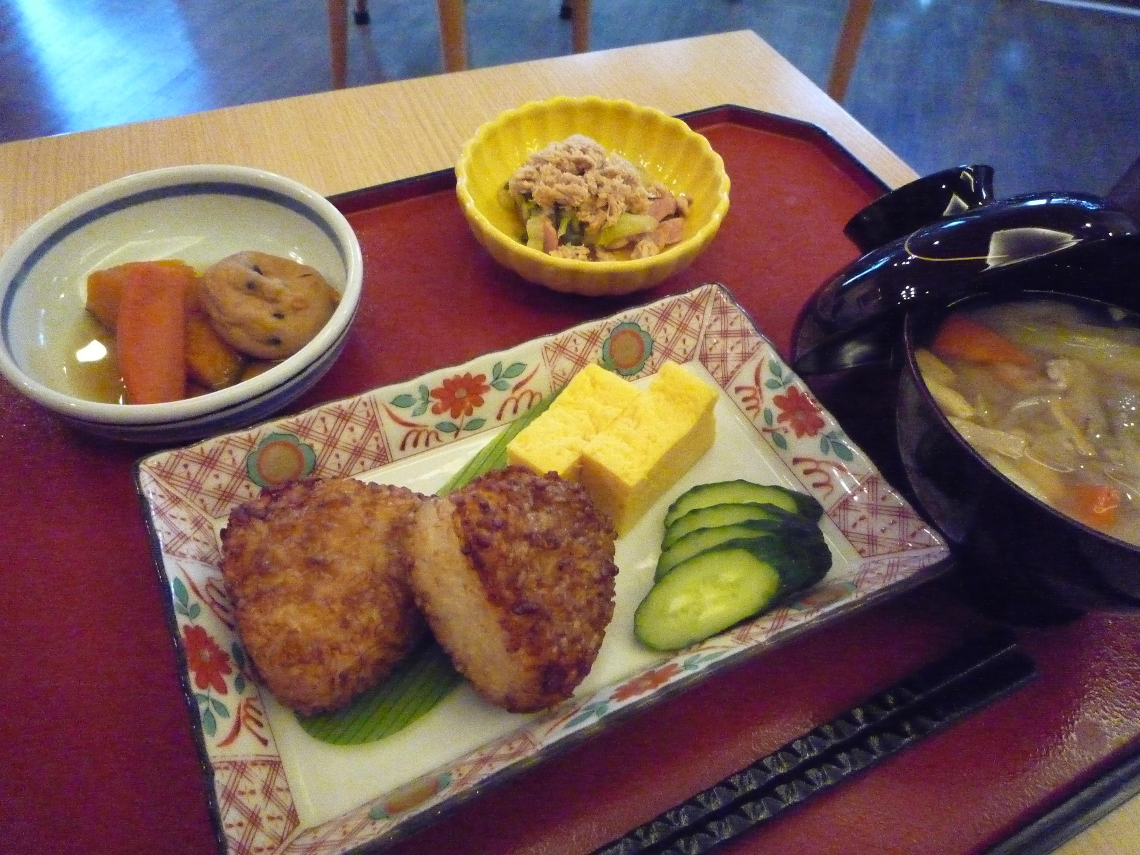 2022年11月9日昼焼きおにぎり・かす汁.JPG