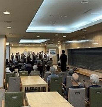 所沢中学校コーラス部の演奏会の様子