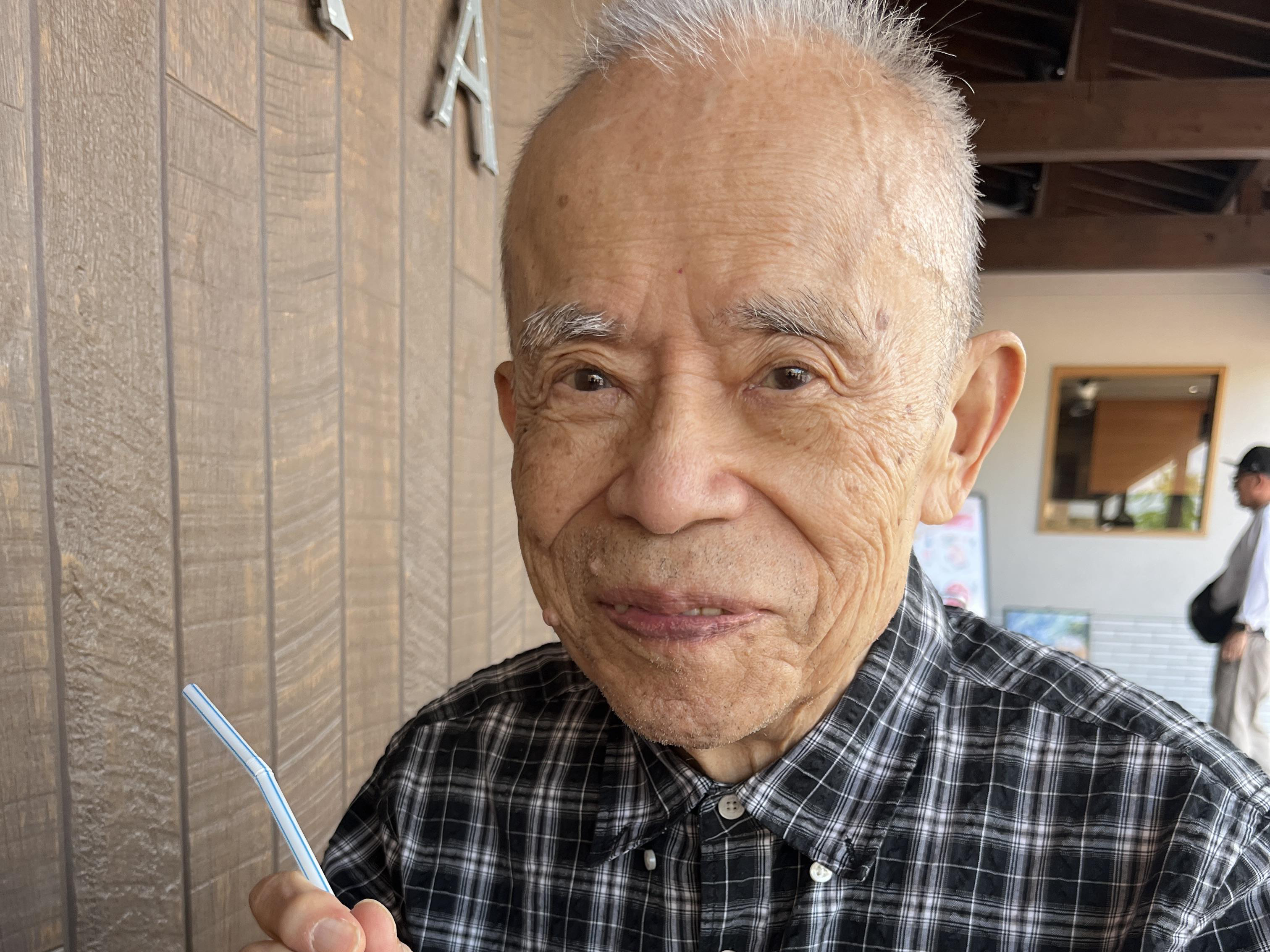 施設内で入居者の日常生活の一場面を捉えた写真
